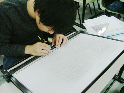 photo: Ⅱ部建築学科＋フレックス建築学科　設計製図Ⅰ学年末試験を行いました